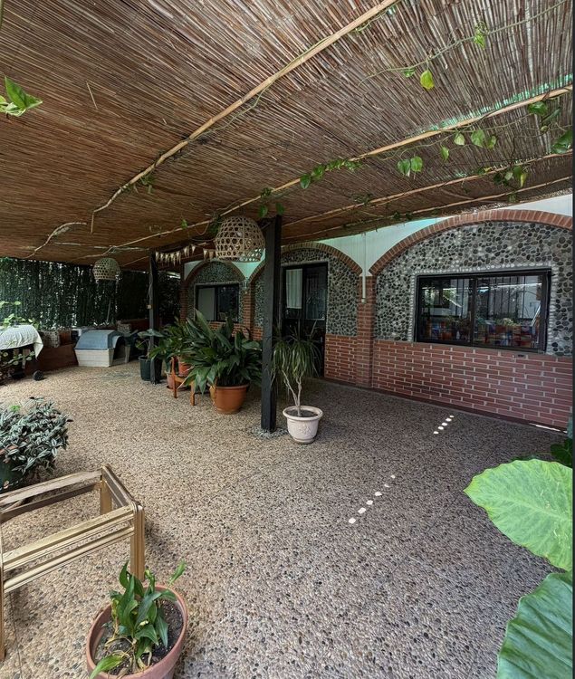 House | Resale in Estepona in Estepona, Costa del Sol - Photo 2