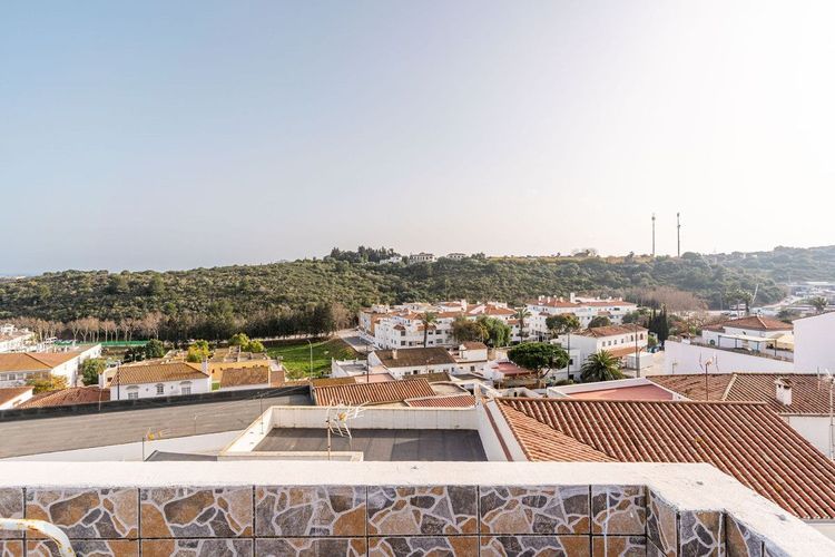 House | Resale in Guadiaro in Guadiaro, Costa del Sol - Photo 5