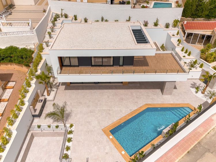 House | Resale in Rojales in Rojales, Rosales / Quesada, Costa Blanca - Photo 3