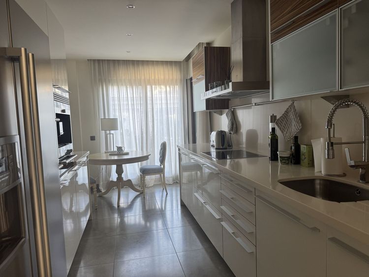 Apartment | Resale in Estepona in Estepona, Costa del Sol - Photo 2