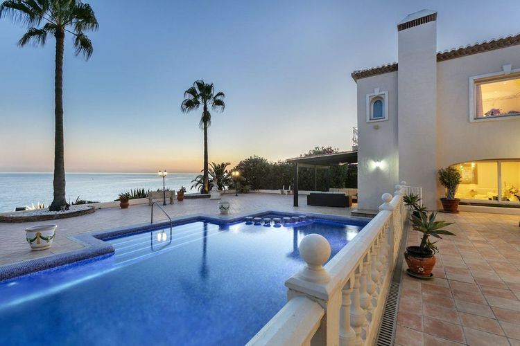 House | Resale in Marbesa in Marbesa, Marbella East, Costa del Sol - Photo 4