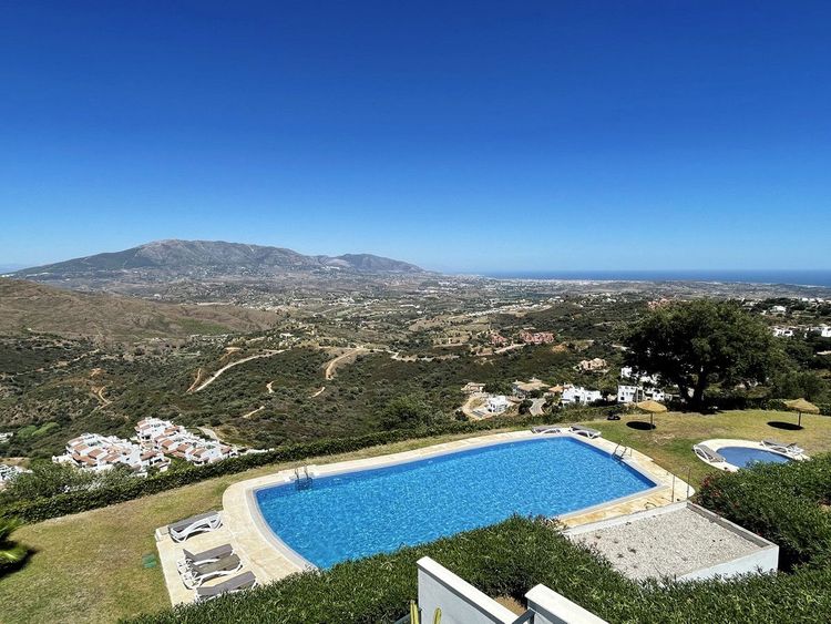 House | Resale in La Mairena in La Mairena, Costa del Sol - Photo 5