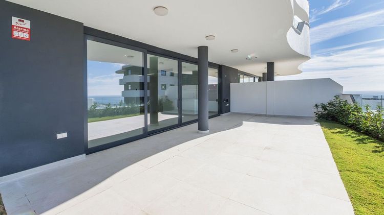 Apartment | Resale in Fuengirola in Fuengirola Others, Costa del Sol - Photo 3
