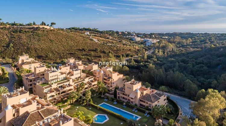 Apartment | Resale in Elviria in Elviria, Costa del Sol - Photo 4