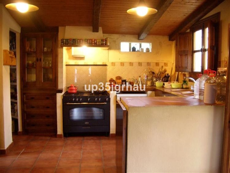 House | Resale in Jubrique in Jubrique, Costa del Sol - Photo 5