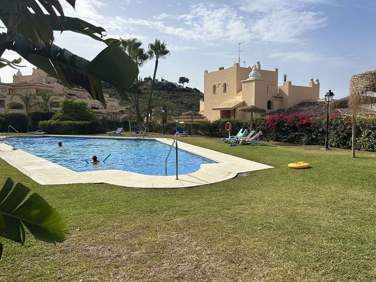 Apartment | Resale in Elviria in Elviria, Costa del Sol - Photo 2
