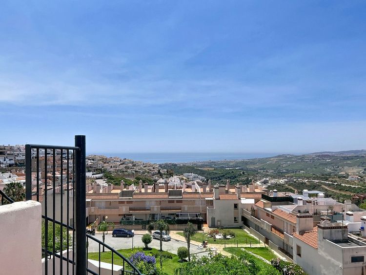 Penthouse | Resale in Doña Julia in Doña Julia, Costa del Sol - Photo 3