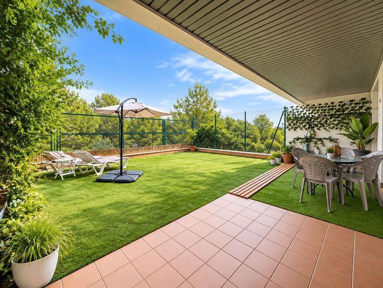 Apartment | Resale in Torremolinos in Torremolinos Others, Costa del Sol - Photo 2