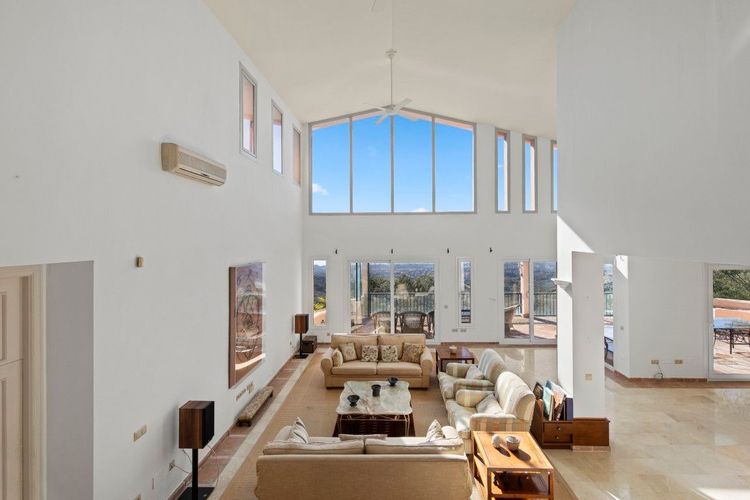 House | Resale in La Mairena in La Mairena, Costa del Sol - Photo 5