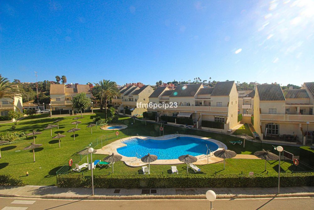 House | Resale in La Duquesa in La Duquesa, Costa del Sol - Main property photo