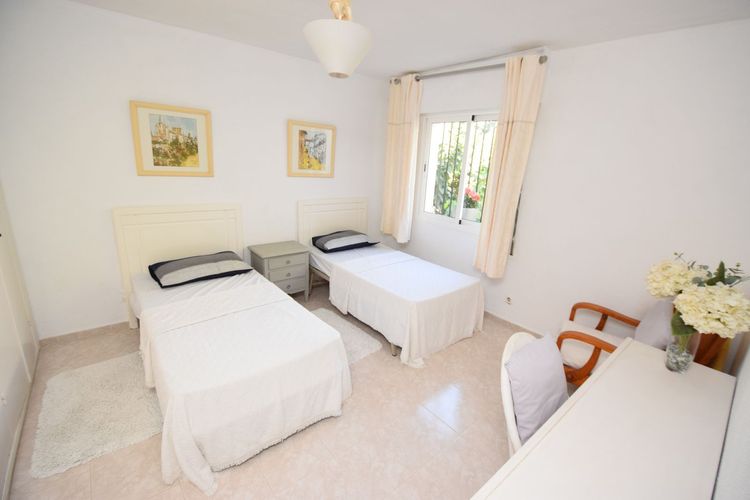 Apartment | Resale in La Cala de Mijas in La Cala de Mijas, Costa del Sol - Photo 4