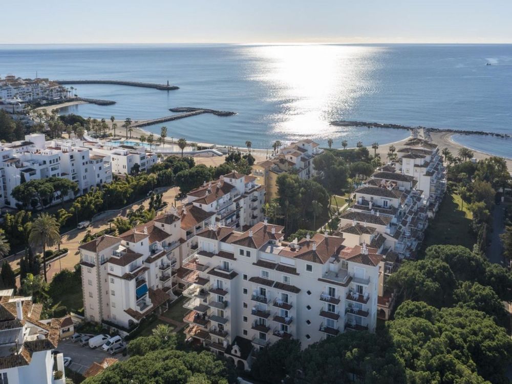 Penthouse | Resale in Puerto Banús in Puerto Banús, Costa del Sol - Main property photo