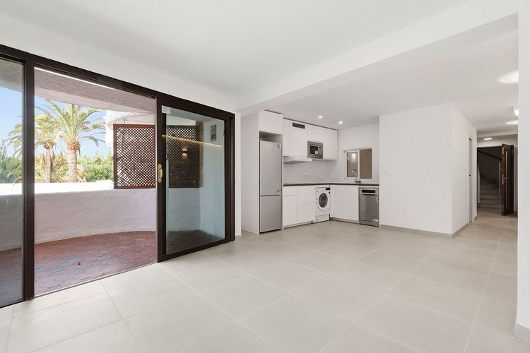 Apartment | Resale in Marbella in Marbella Others, Costa del Sol - Photo 2