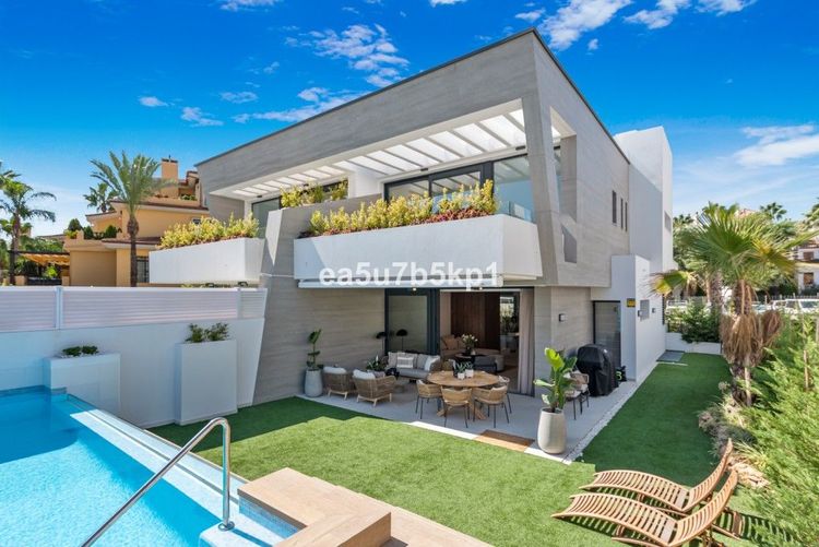 House | Resale in Puerto Banús - Development photo 1