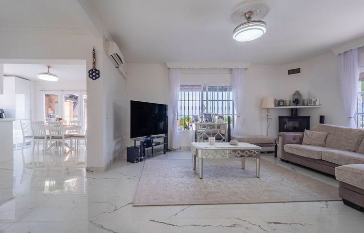 House | Resale in Coín in Coín, Costa del Sol - Photo 5