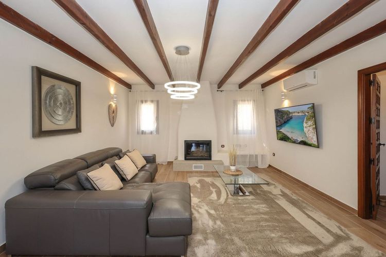 House | Resale in Guaro in Guaro, Costa del Sol - Photo 3