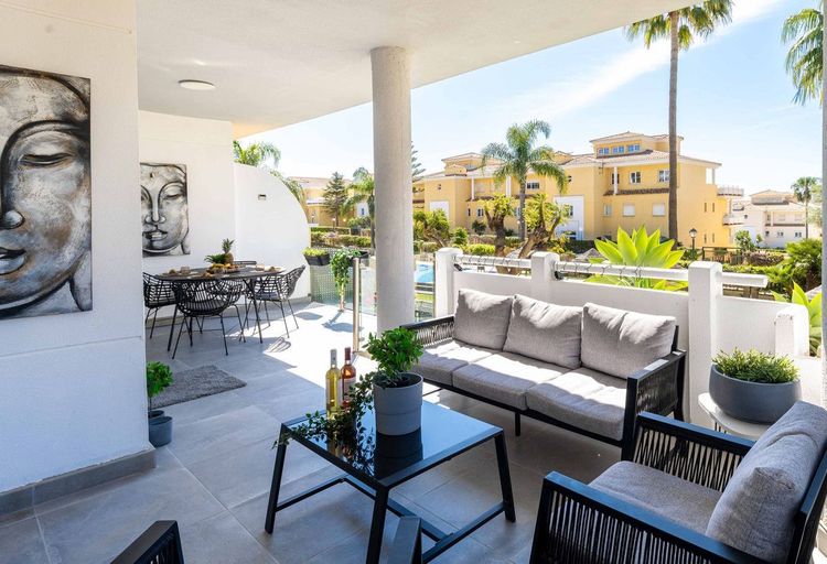 Apartment | Resale in Cabopino in Cabopino, Costa del Sol - Photo 2