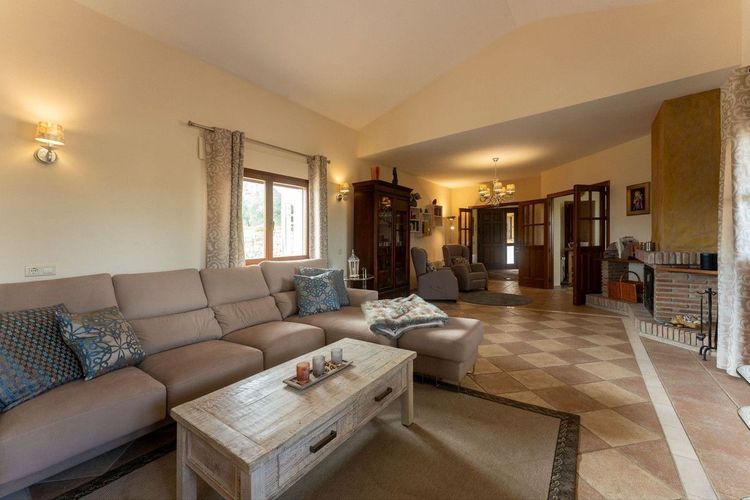 House | Resale in Casarabonela in Casarabonela, Costa del Sol - Photo 4