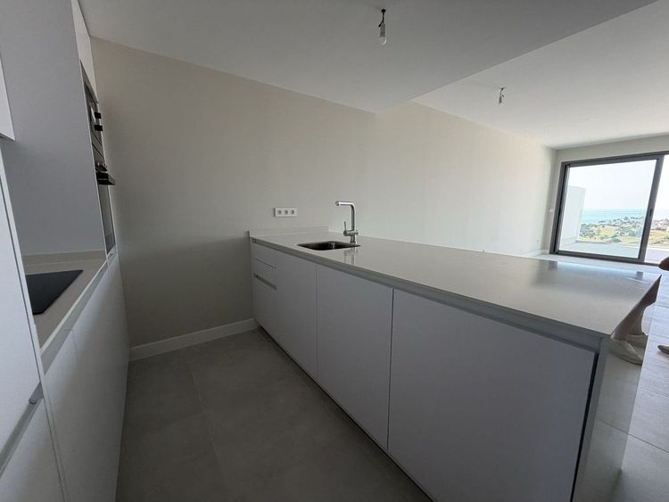 Apartment | Resale in La Duquesa in La Duquesa, Costa del Sol - Photo 4