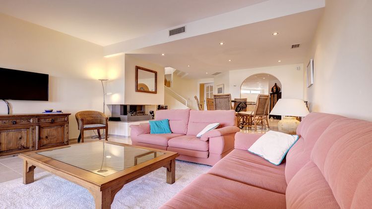 House | Resale in Casares in Casares Others, Costa del Sol - Photo 3