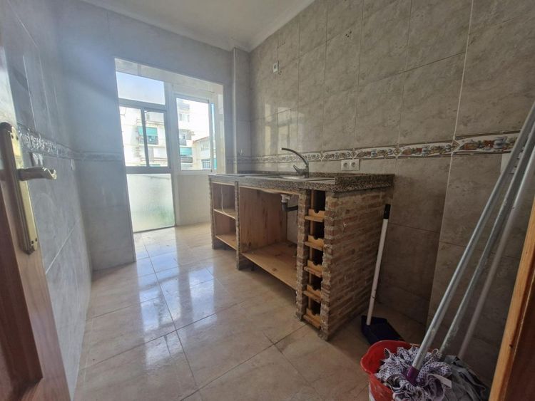 Apartment | Resale in Torremolinos in Torremolinos Others, Costa del Sol - Photo 4