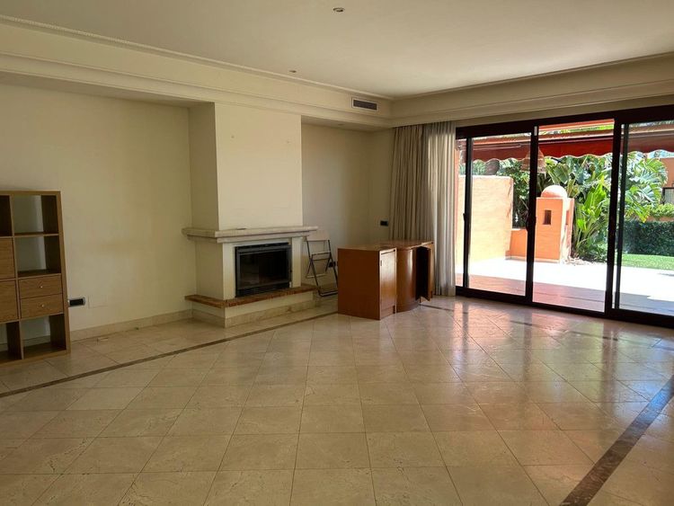 House | Resale in The Golden Mile in The Golden Mile, Costa del Sol - Photo 3