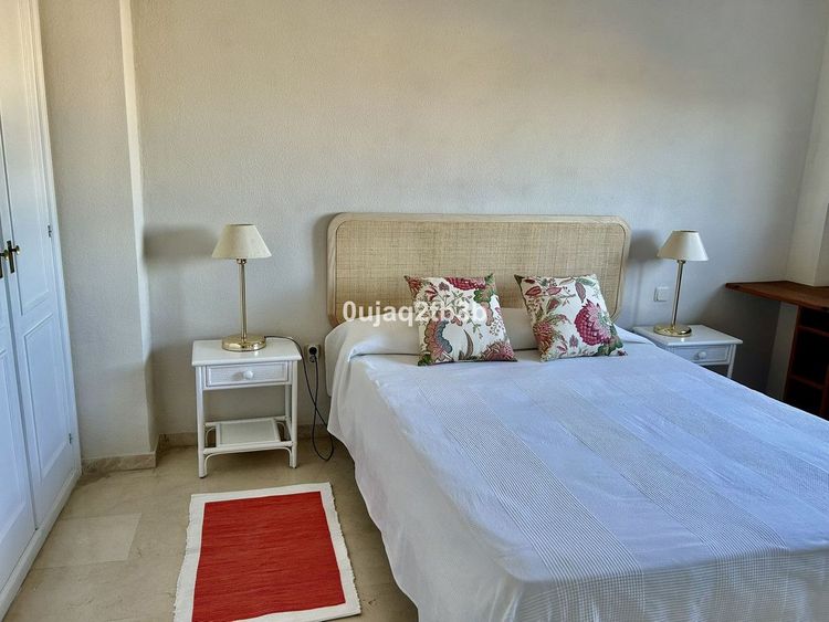Apartment | Resale in New Golden Mile in New Golden Mile, Costa del Sol - Photo 4