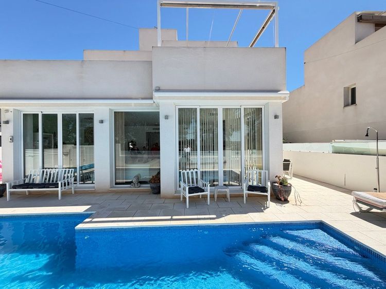 House | Resale in Mil Palmeras in Mil Palmeras, Pilar de la Horadada, Costa Blanca - Photo 3