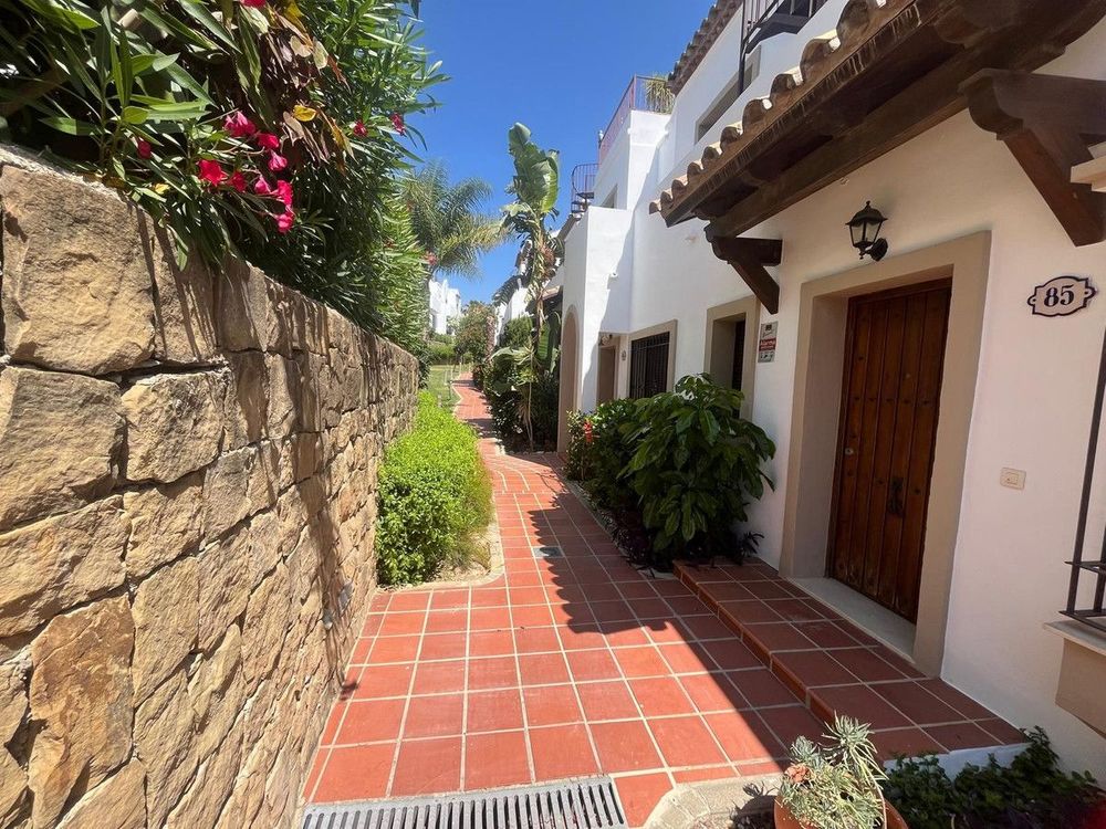 House | Resale in Estepona in Estepona, Costa del Sol - Main property photo