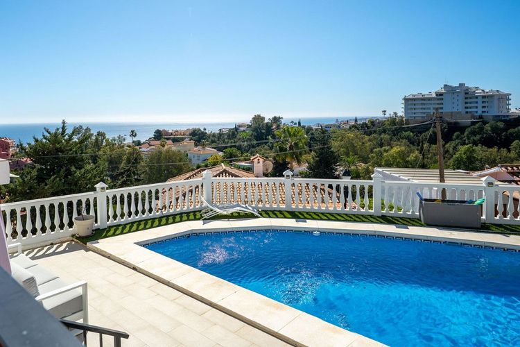 House | Resale in Fuengirola in Fuengirola Others, Costa del Sol - Photo 2