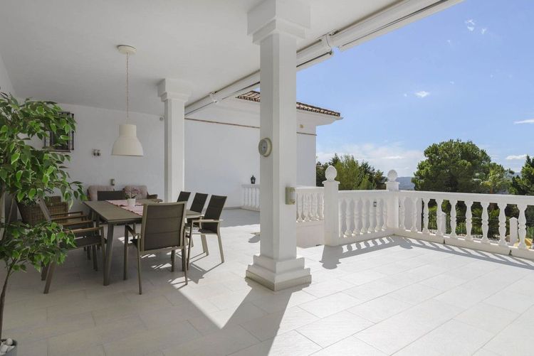House | Resale in Valtocado in Valtocado, Costa del Sol - Photo 5