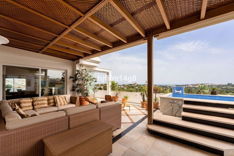 Penthouse | Resale in Nueva Andalucía in Nueva Andalucía Others, Costa del Sol - Photo 3