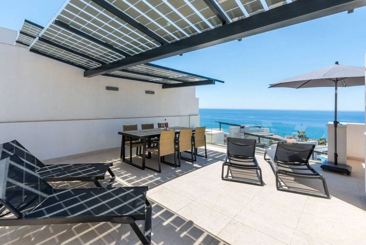 House | Resale in Torrox Costa in Torrox Costa, Costa del Sol - Photo 3