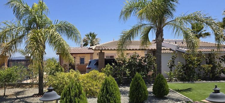 House | Resale in Coín in Coín, Costa del Sol - Photo 3