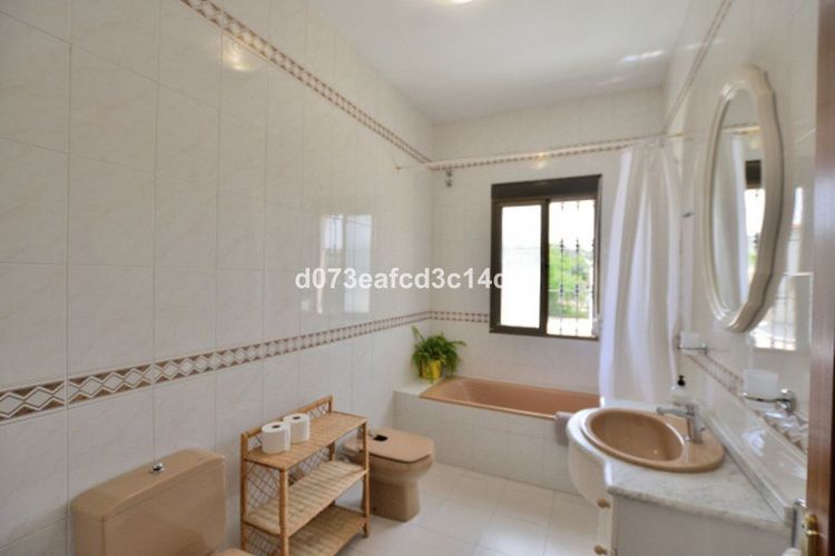 House | Resale in Ronda in Ronda, Serranía de Ronda, Costa del Sol - Photo 3