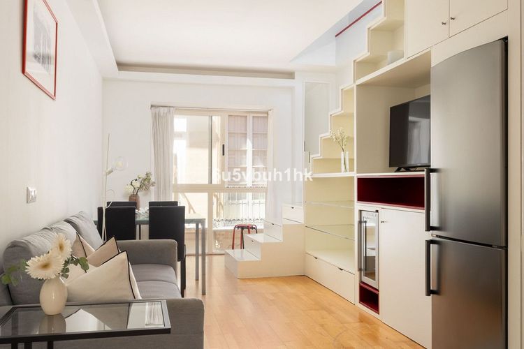 Apartment | Resale in Málaga in Málaga, Costa del Sol - Photo 2