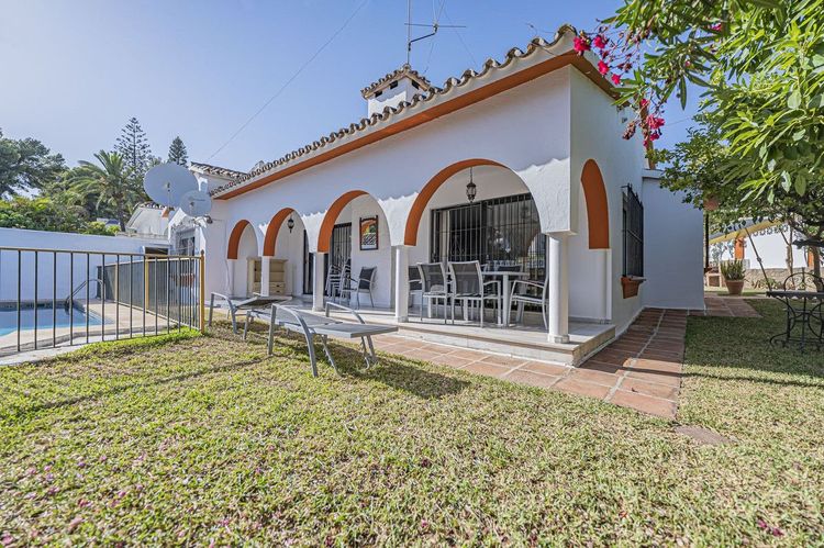 House | Resale in Nueva Andalucía in Nueva Andalucía Others, Costa del Sol - Photo 2