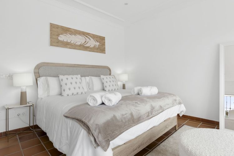 House | Resale in Las Chapas in Las Chapas, Costa del Sol - Photo 3