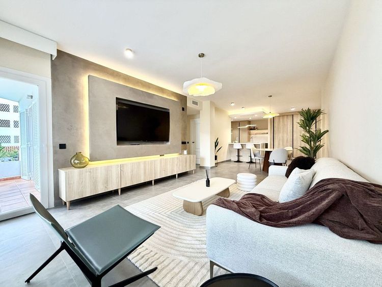 Apartment | Resale in Puerto Banús in Puerto Banús, Nueva Andalucía, Costa del Sol - Photo 2
