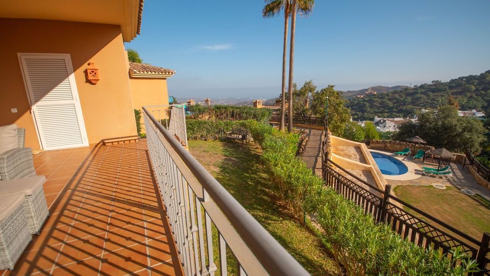 Apartment | Resale in La Mairena in La Mairena, Costa del Sol - Main property photo