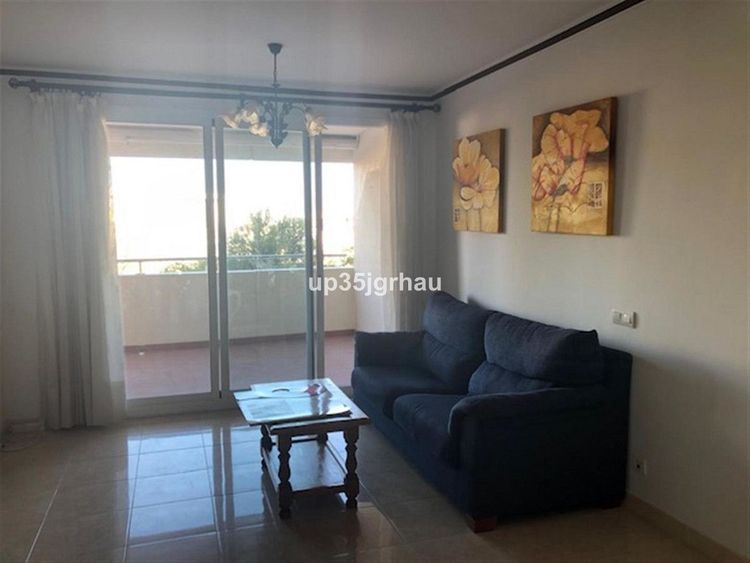 Apartment | Resale in Estepona in Estepona, Costa del Sol - Photo 2