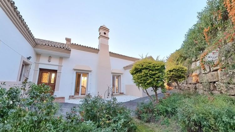 House | Resale in Sierra Blanca in Sierra Blanca, Costa del Sol - Photo 2