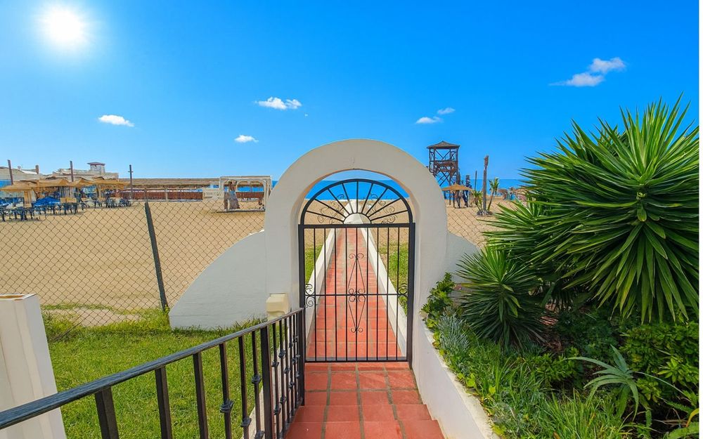 Apartment | Resale in Puerto de Cabopino in Puerto de Cabopino, Costa del Sol - Main property photo