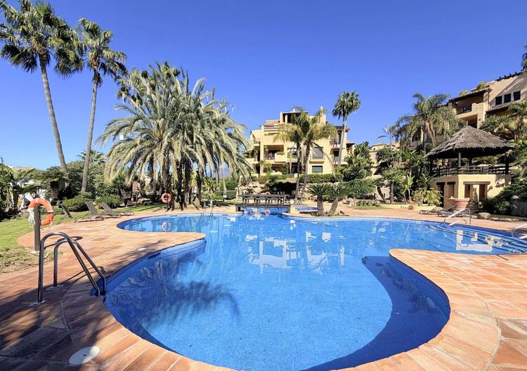 Apartment | Resale in Estepona in Estepona, Costa del Sol - Photo 5