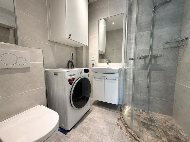 Apartment | Resale in The Golden Mile in The Golden Mile, Costa del Sol - Photo 4