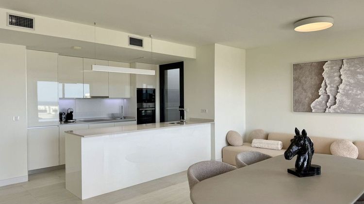 Penthouse | Resale in Estepona in Estepona, Costa del Sol - Photo 2