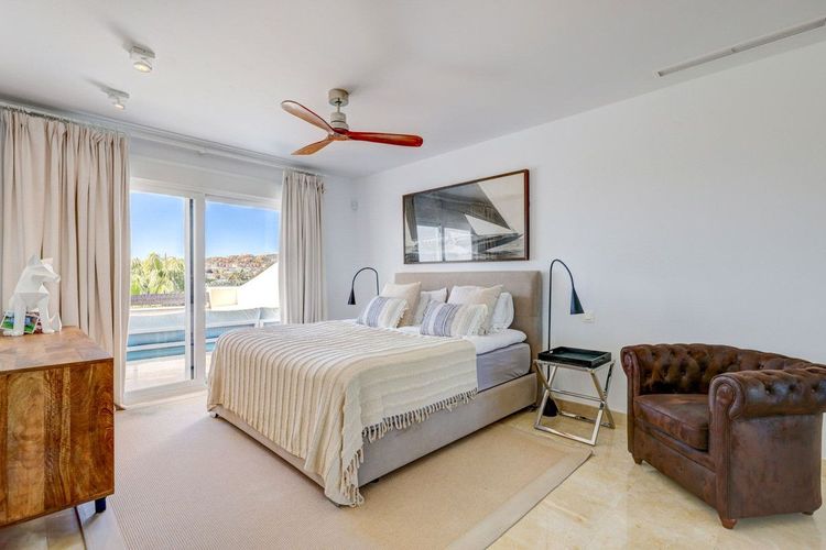 Penthouse | Resale in Atalaya in Atalaya, Costa del Sol - Photo 5