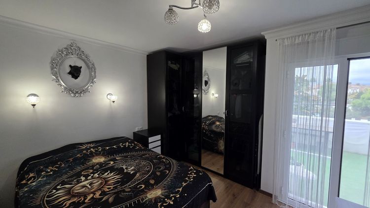 listing card gallery