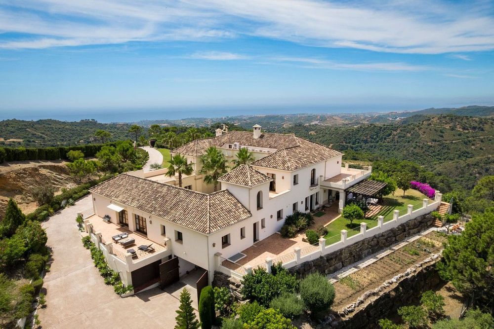 House | Resale in Estepona in Estepona, Costa del Sol - Main property photo