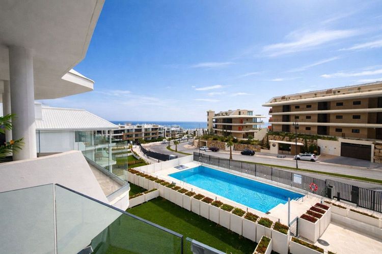 Apartment | Resale in Fuengirola in Fuengirola Others, Costa del Sol - Photo 2
